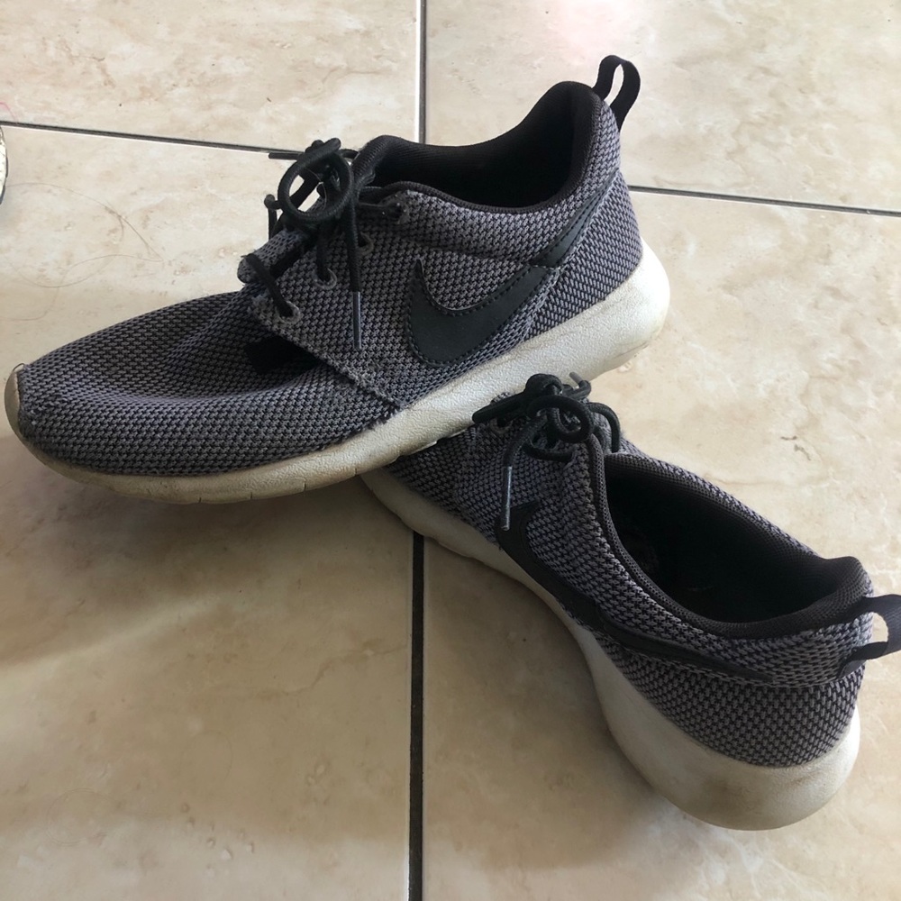 Shoes - Picture 2 of 3